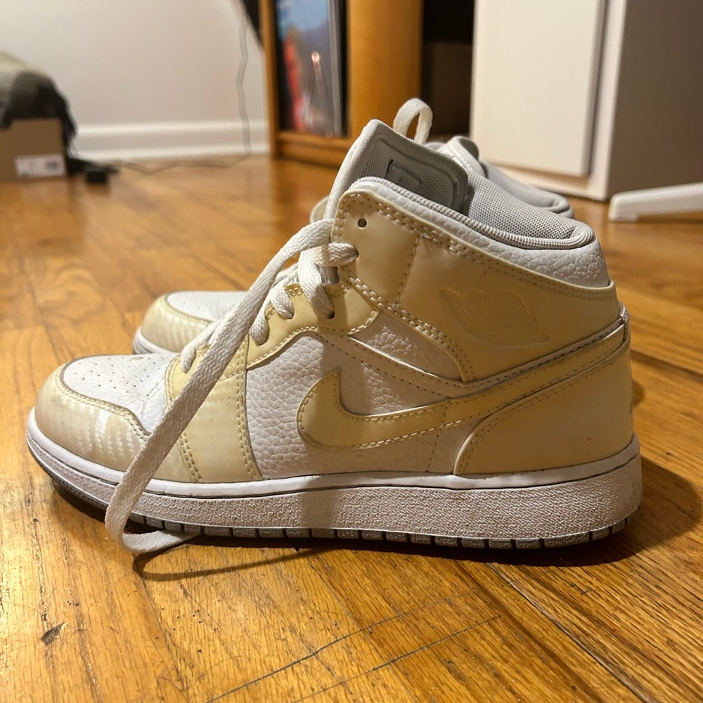 Nike Jordan Mids